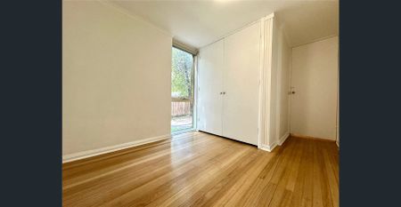 UNFURNISHED 2 bedroom ground floor apartment - Photo 4