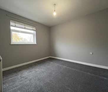 3 bedroom end of terrace house to rent - Photo 4