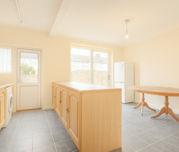 4 bedroom semi-detached house to rent - Photo 4