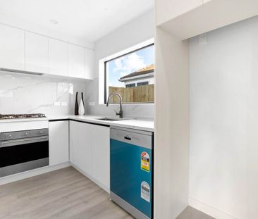 Stylish & Brand New In Central Papatoetoe - Photo 3