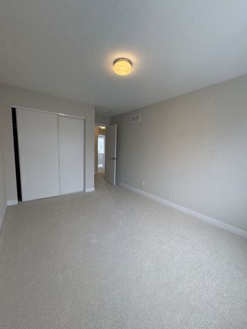 For Lease - 215 Ryan Reynolds Way, Orleans - Convent Glen and Area, Ontario - Photo 3