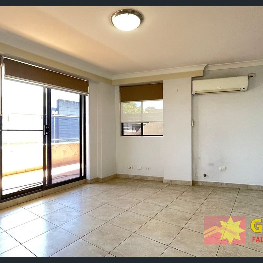 IDEAL LOCATION - CLOSE TO ALL AMENITIES - Photo 1