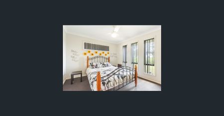 Family Living in Prime Location! - Photo 3