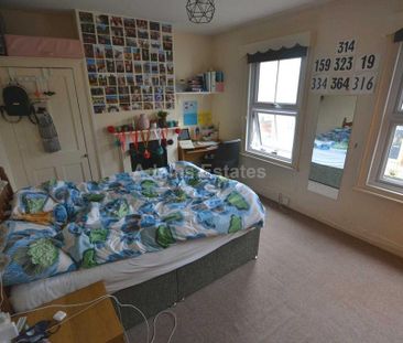 4 bedroom terraced house to rent - Photo 6