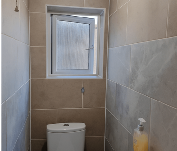 1 bedroom in a flat share to rent - Photo 5