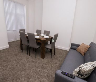 6 bedroom House To Let - Photo 1