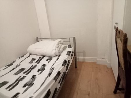 Room in a Shared Flat, Tree Road, E16 - Photo 4