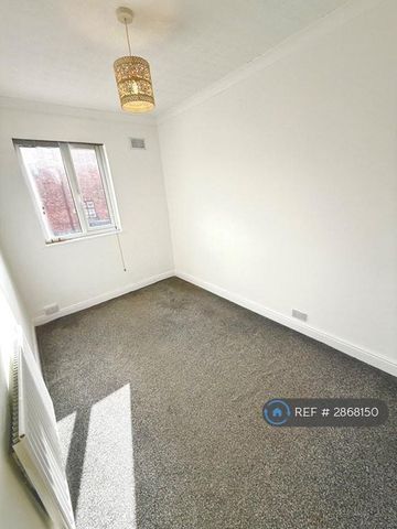 3 bedroom terraced house to rent - Photo 4