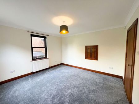 4 bedroom detached house to rent - Photo 2