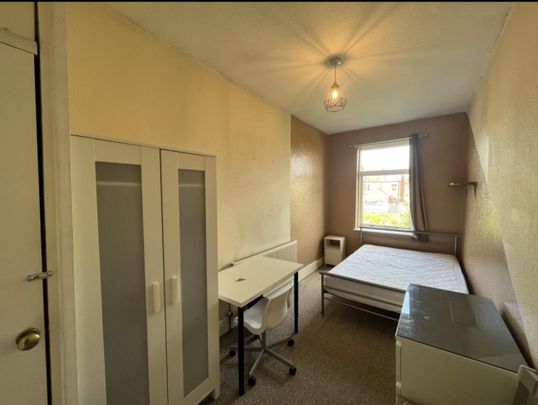 4 Bed Terraced House For Rent - Photo 1