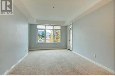 MiraVista – UTILITIES INCLUDED!! - Photo 3