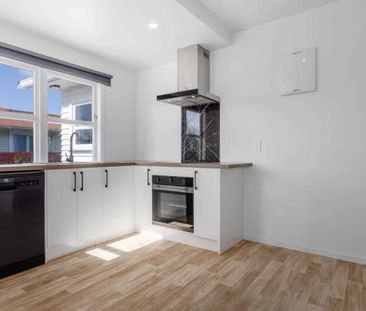 Stylish Four Bedroom Home - Photo 3