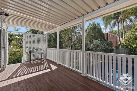 Charming 2-Bedroom Unit with Private Yard, Pool, and Deck - Photo 4