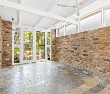 Freshly painted one bedroom terrace in the heart of Erskineville - Photo 1