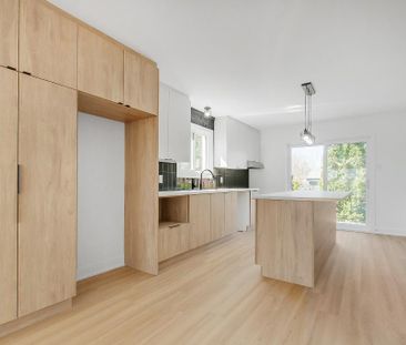 IMMENSE LOGEMENT 5 ET DEMI, Complètement rénové! - Photo 2