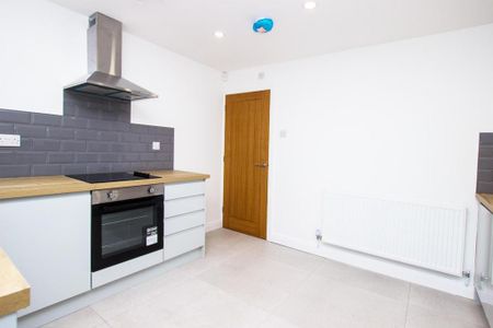 2 bedroom semi-detached house to rent - Photo 5