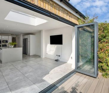 4 bedroom terraced house to rent - Photo 1