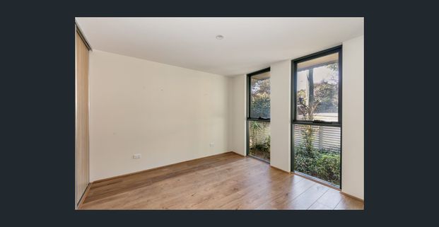 Contemporary terrace / convenient city locale - Photo 1