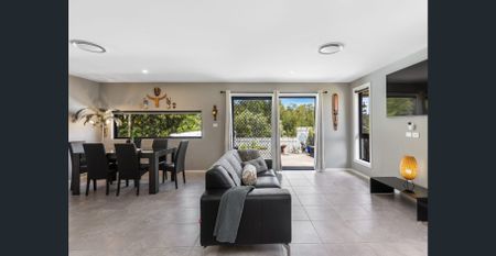 Modern Family Living in Sought-After Heritage Parc - Swim Spa, Ducted Air Con, Solar Panels - Photo 3