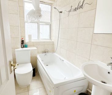 NOW in Hyde Park// 10 mins walk to Mayfair!!! - Photo 5