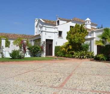 Detached Villa · Guadalmina Baja - Photo 2
