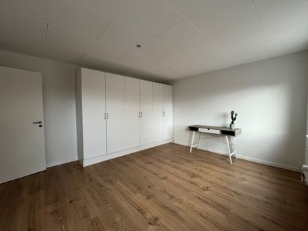 Nyrenoveret lejlighed på 126 m2 med altan og elevator - Photo 3