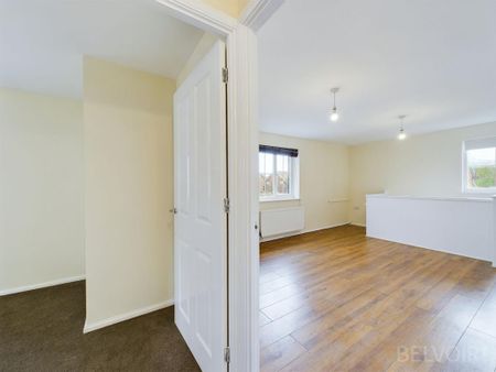2 bedroom maisonette to rent - Photo 2