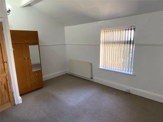 Staincliffe Road, Dewsbury, WF13 - Photo 1
