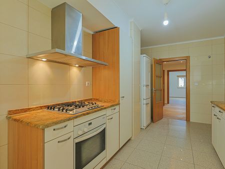 Moderno Apartamento T3 para Arrendar no Estoril (Sem Móveis) - Foto 5