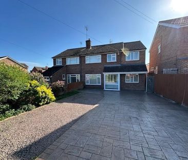 4 bedroom semi-detached house to rent - Photo 2