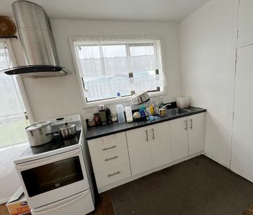 A home with walking distance to mall and schools. - Photo 4