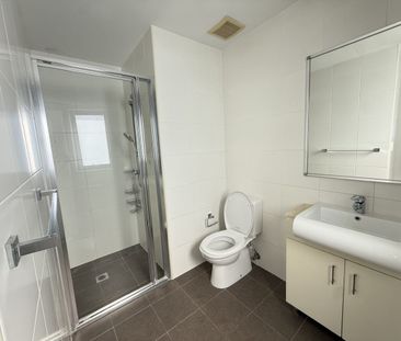 Split level two bedrooms plus study room apartment for rent - Photo 6