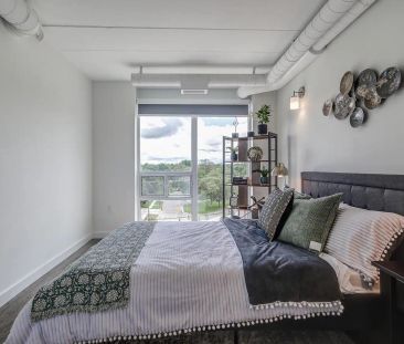 The Woodside, Highland Suites — 1 Bedroom - Photo 2