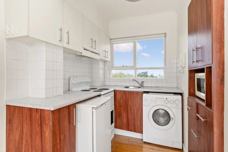 Low Maintenance Apartment In The Perfect Location! - Photo 4