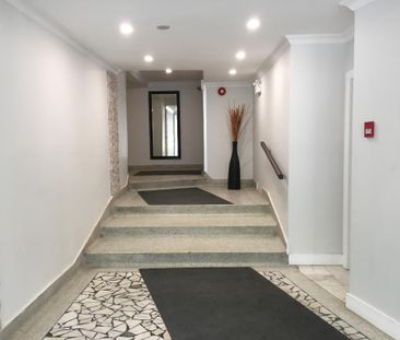 3 1/2 RÉNOVÉS, CHAUFFAGE EAU CHAUDE INCLUS, PRES UDEM, HEC, POLY, H... - Photo 1