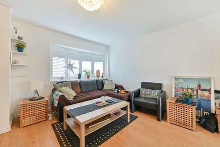 Ashton Close, West Sutton, SM1 - Photo 3