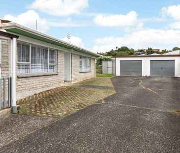 Te Kamo living - Photo 5