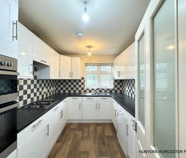 4 bedroom detached bungalow to rent - Photo 2