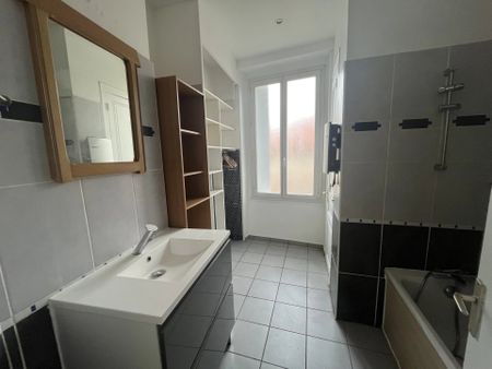 Location Appartement 3 pièces 74m² ST ETIENNE 42100 - Photo 4