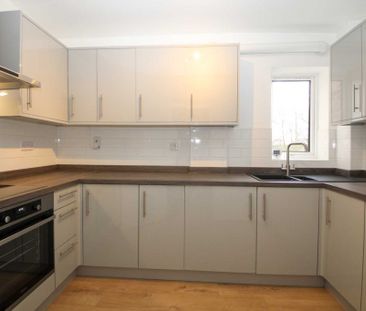 2 bed Flat for rent - Photo 5