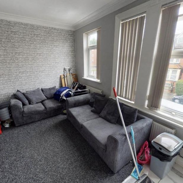 3 bedroom flat to rent - Photo 1