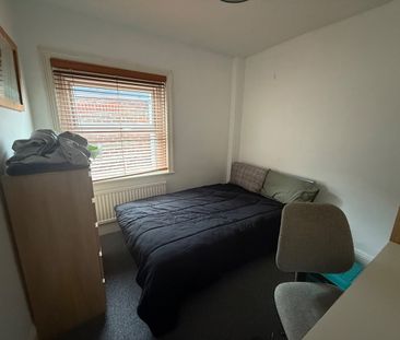 Room in a Shared House, Clausentum Road, SO14 - Photo 1