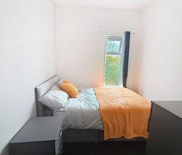 6 bedroom terraced house to rent - Photo 3