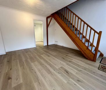 2 bedroom end of terrace house to rent - Photo 2