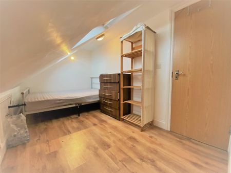 3 bedroom flat to rent - Photo 2