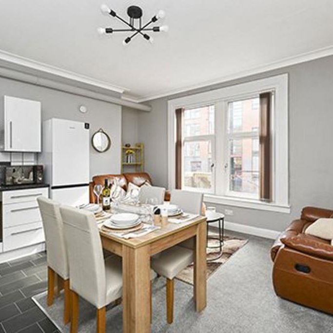 4 bedroom flat to rent - Photo 1