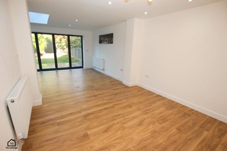 5 bedroom semi-detached house to rent - Photo 4