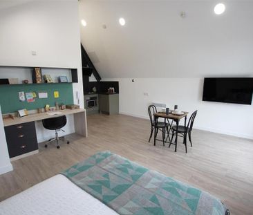 Studio to rent - Photo 1