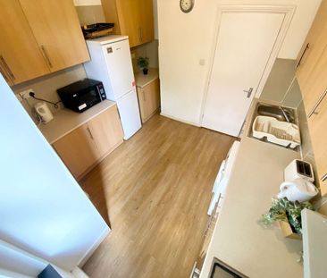 Room in a Shared Flat, London, NW3 - Photo 2