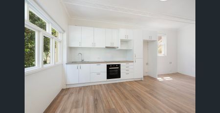 Spacious Family Home - Photo 5